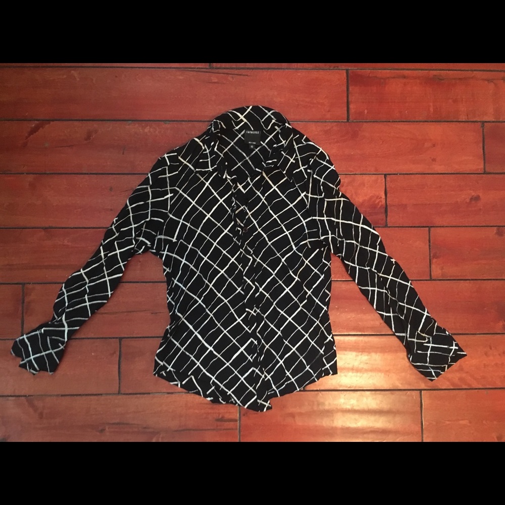 Gorgeous diagonal pattern button up